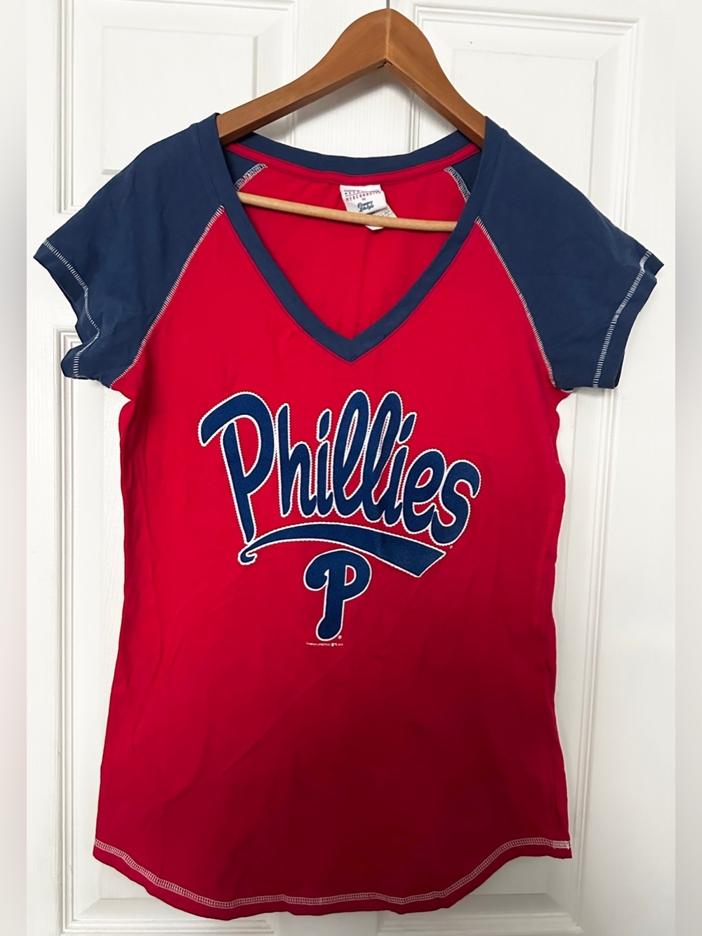 Philadelphia Phillies Red & Navy V-Neck Tee*WMNS*Lg*NWOT*Vintage - Picture 1 of 4